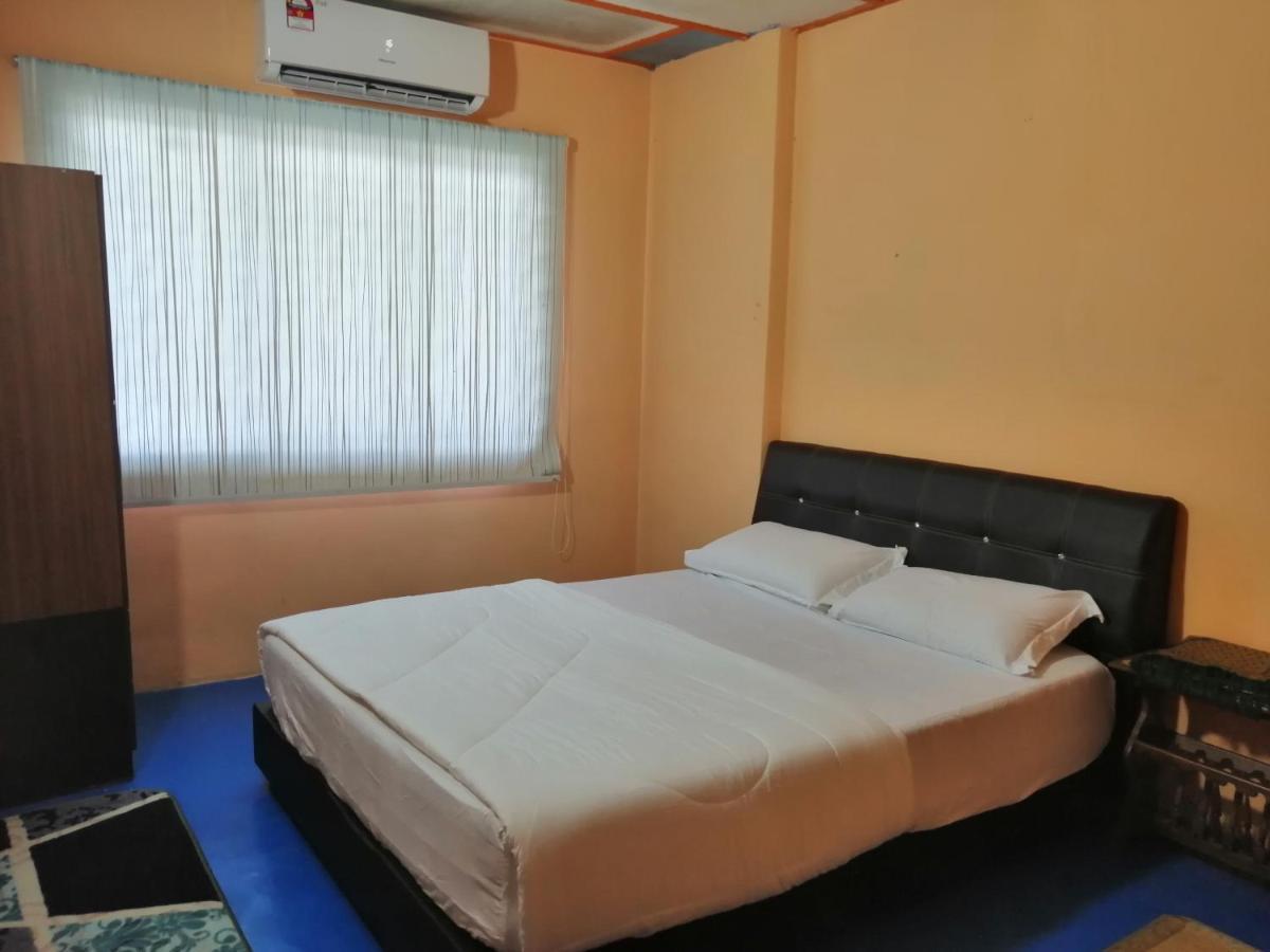 Kluang Barat Homestay Exterior foto