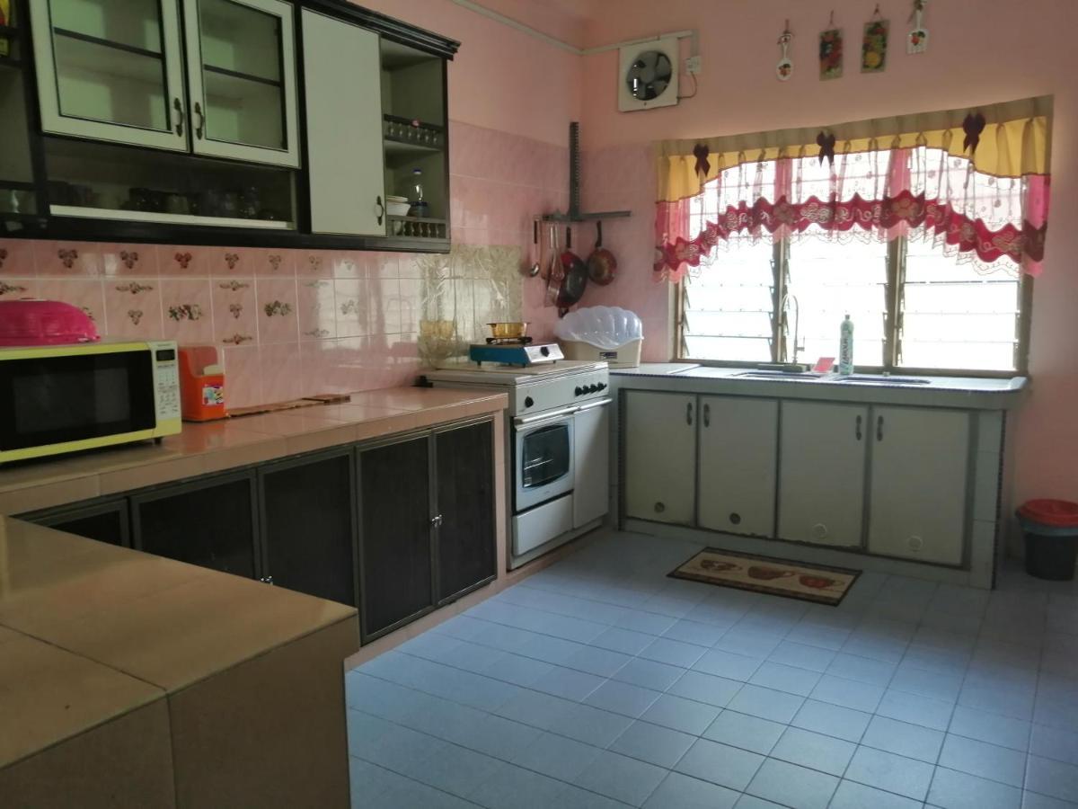 Kluang Barat Homestay Exterior foto
