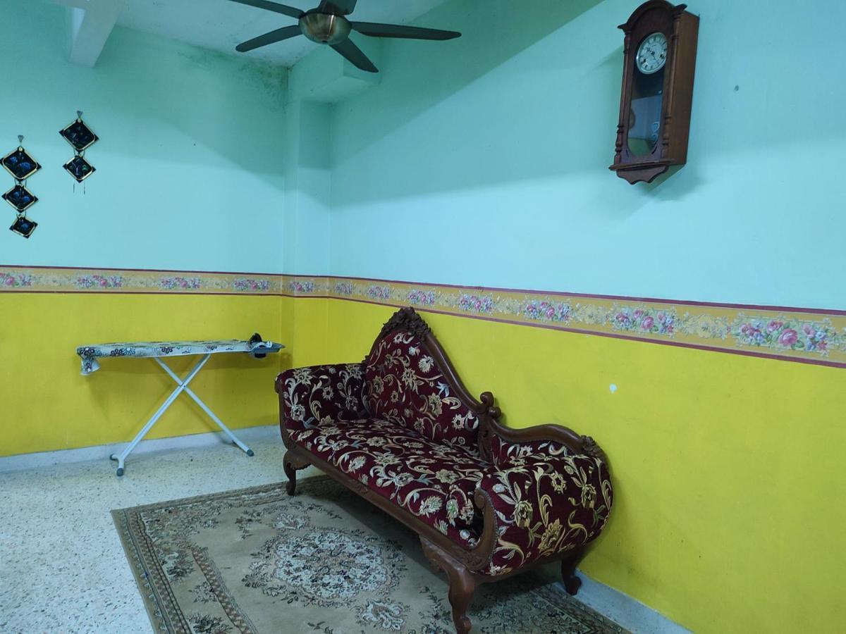 Kluang Barat Homestay Exterior foto